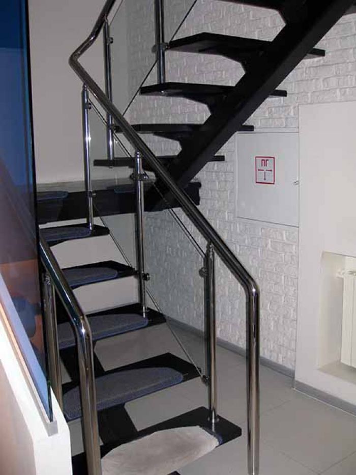 Какой материал выбрать для лестницы на 2 этаж: двутавр, швеллер или профильная труба?
